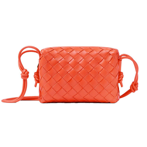 Bottega Veneta/葆蝶家 22新款 女士迷你旭日紅色羔羊皮Intrecciato圖案拉鏈開(kāi)合單肩斜挎相機(jī)包680254V1G116583