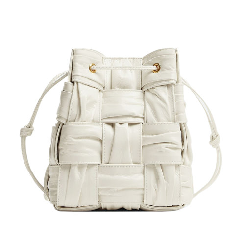 Bottega Veneta/葆蝶家 22新款 女士小號白色亮面羔羊皮抽繩封口金色飾面單肩斜挎水桶包717187V2FY39009