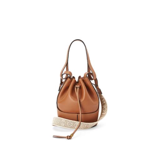 LOEWE羅意威 22年秋冬 女士 單肩包 Small Balloon bag in jacquard and calfskin A710C31X73-