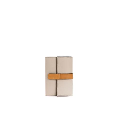  LOEWE羅意威 22年秋冬 女士 錢包 小號柔軟粒面牛皮革垂直錢包 C660S86X01-2463 預定商品1-3周發貨