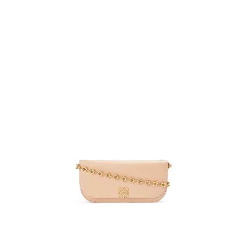 LOEWE羅意威 22年秋冬 女士 單肩包 Goya Long Clutch in silk calfskin with chain A896O45X0