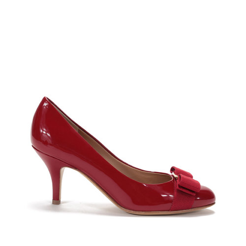 Salvatore Ferragamo/菲拉格慕  女士牛漆皮VARA蝴蝶結(jié)圓頭高跟鞋 0584309