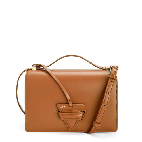 LOEWE/羅意威 20  Barcelona系列 女士棕褐色小牛皮徽標三角搭扣單肩斜挎包0010594182