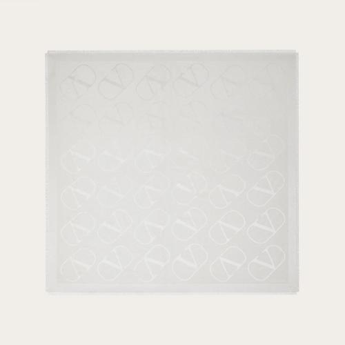  VALENTINO華倫天奴 22年春夏 女士 圍巾 Chale VLogo Signature en lurex 140 x 140 cm VW2EB1 預定商品1-3周發貨