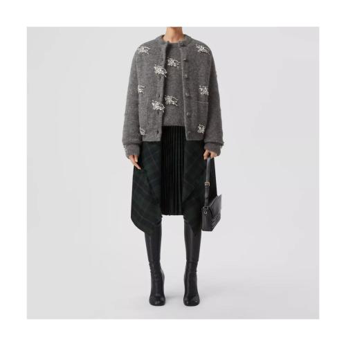  BURBERRY 22年秋冬 女士 人造水晶馬術(shù)騎士裝飾羊毛混紡開(kāi)衫 80618401