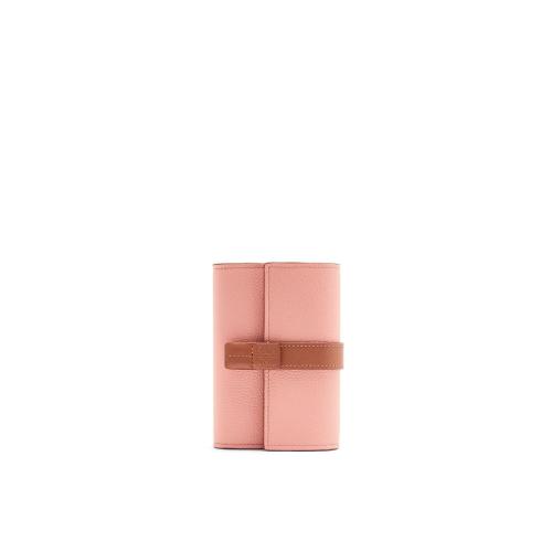  LOEWE羅意威 22年秋冬 女士 錢包 Small vertical wallet in soft grained calfskin C660S86X0 預定商品1-3周發貨