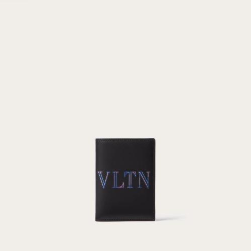  VALENTINO華倫天奴 22年秋冬 男士 卡包 Porte-cartes VLTN en cuir de veau XY2P0713CWKN78