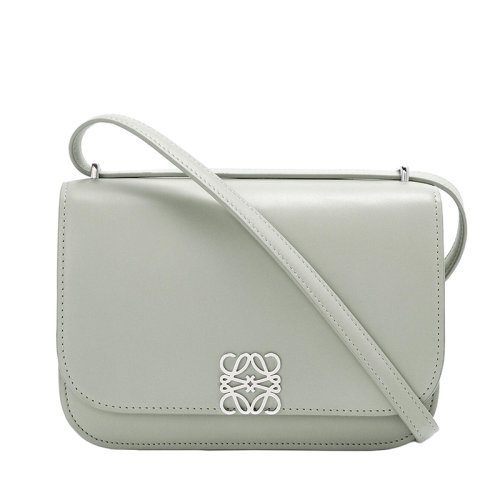 Loewe/羅意威 22春夏新款Goya系列 女士灰白色絲綢牛皮革Anagram封口單肩斜挎包 0010697183