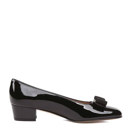 SalvatoreFerragamo/菲拉格慕 女士VARA系列漆皮蝴蝶結粗跟鞋 0574572