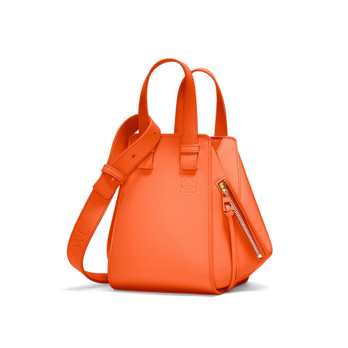 LOEWE/羅意威 22秋冬新款 Hammock系列 女士橙色緞面小牛皮外部鉤扣壓紋標志同色配件調節肩帶肩背斜挎包A538H13X02-9100