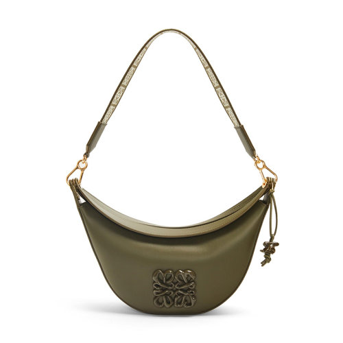 LOEWE/羅意威 23春夏新款 Luna系列 女士小號茶粉釉緞面小牛皮金色五金配件提花肩帶同色系瓷兔子吊飾拆卸肩帶單肩半月形流浪包A923PM1X07-8967