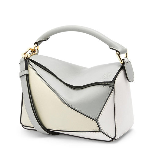 LOEWE/羅意威 22春夏新款Puzzle系列 女士小號大理石灰/軟白多色拼接效果牛皮革徽標(biāo)壓印金扣配可拆卸肩帶單肩斜挎拼圖包0010697522