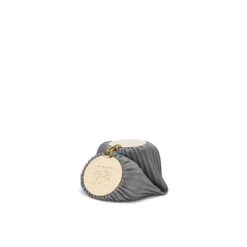  LOEWE羅意威 22年秋冬 女士 單肩包 Bracelet pouch in nappa calfskin and brass A912P84X07-