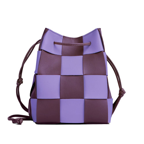 Bottega Veneta/葆蝶家 22新款 女士小號淺紫/深紫色拼接小牛皮抽繩封口金色飾面單肩斜挎水桶包680218V2AC35317