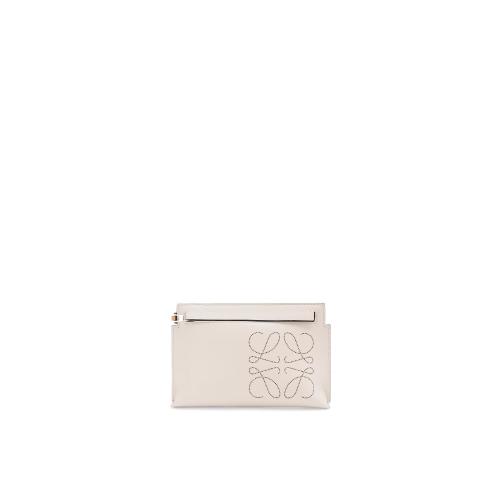  LOEWE羅意威 22年秋冬 女士 手拿包 Mini T Pouch in classic calfskin C500M38X01-2456