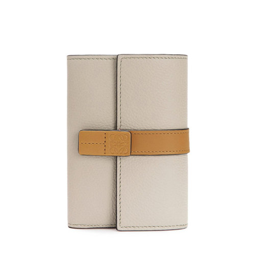 LOEWE/羅意威  女士小號淺燕麥/蜂蜜小牛皮按扣徽標(biāo)印花垂直錢包0010528214