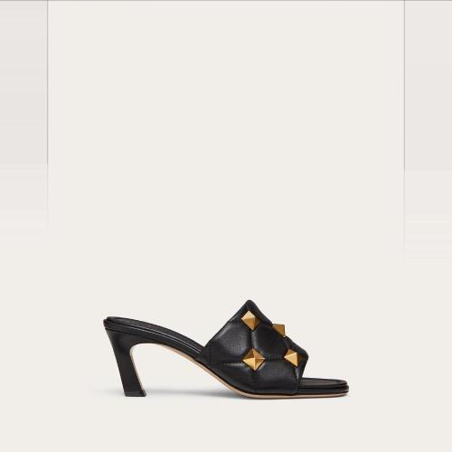  VALENTINO華倫天奴 22年秋冬 女士 中跟涼鞋 CLAQUETTES ROMAN STUD EN NAPPA MATELASSé. TAL 預定商品1-3周發貨