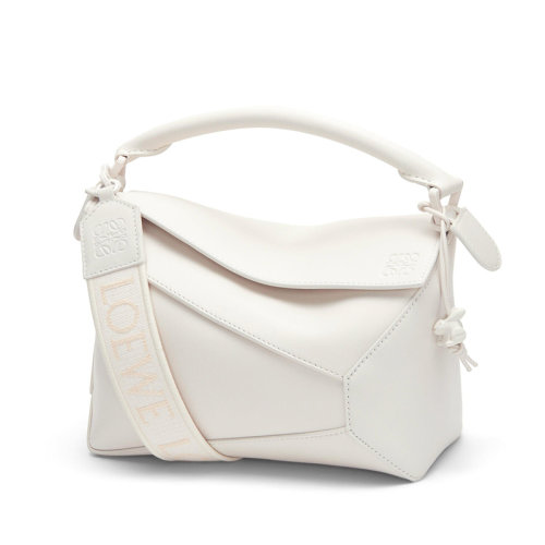 LOEWE/羅意威 22新款 Puzzle Edge系列 女士小號白釉緞面小牛皮同色金屬配飾兔子吊飾拆卸調節肩帶手提單肩斜挎拼圖包A510P60X24-6678