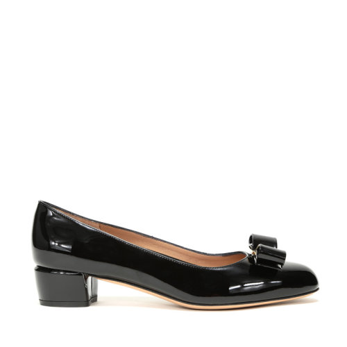 SalvatoreFerragamo/菲拉格慕 女士VARA1系列漆皮蝴蝶結粗跟鞋 0591963