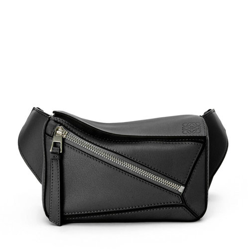 LOEWE/羅意威 22春夏新款Puzzle系列 男士黑色經典小牛皮斜挎腰包0010651297