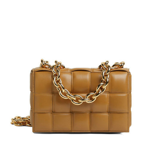 Bottega Veneta/葆蝶家 22春夏新款CHAIN CASSETTE系列 女士焦糖色加襯intreccio編織羊皮革單肩斜挎包631421VBWZ09830