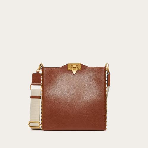  VALENTINO華倫天奴 22年秋冬 男士 單肩包 Sac a bandouliere Rockstud Alcove en veau graine