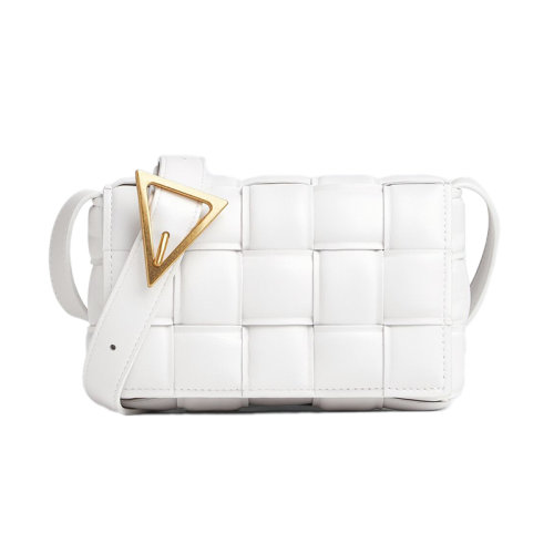Bottega Veneta/葆蝶家 22新款 女士小號白色絎縫羔羊皮飾有Intreccio圖案金屬搭扣翻蓋開合單肩斜挎包717506VCQR19009