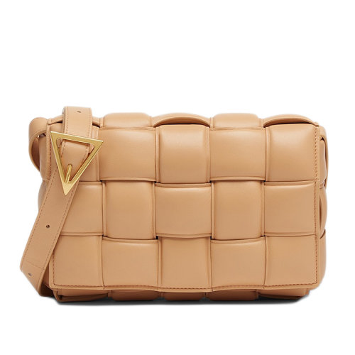 Bottega Veneta/葆蝶家 CASSETTE PADDED系列 杏仁色小羊皮雙面正交編織單肩豆腐包591970VCQR12700