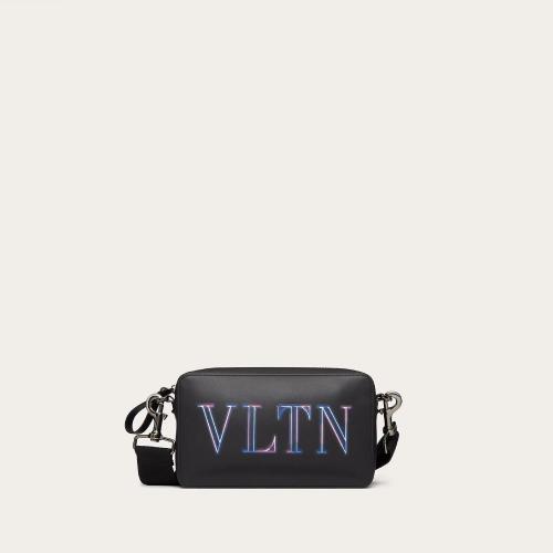  VALENTINO華倫天奴 22年秋冬 男士 單肩包 Sac a bandouliere NEON VLTN en cuir XY2B0704GCIN