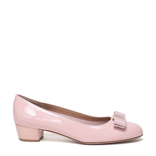 SalvatoreFerragamo/菲拉格慕 女士VARA系列漆皮蝴蝶結粗跟鞋 0643071