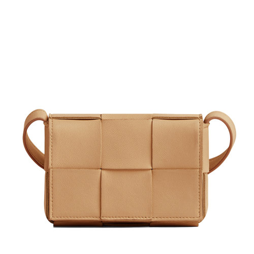 Bottega Veneta/葆蝶家 22春夏新款CASSETTE系列 男女通用杏仁色小羊皮Intreccio編織迷你單肩斜挎手拿包666688VMAY12714