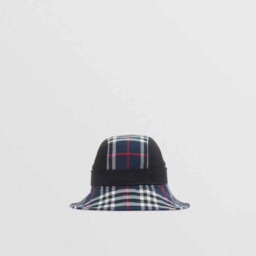  BURBERRY 22年秋冬 男士 Vintage 格紋裁片棉質嘎巴甸漁夫帽 80585831