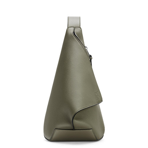 LOEWE/羅意威  男士卡其綠色ANTON軟粒面小牛皮單肩包0010640985