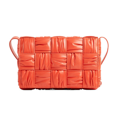 Bottega Veneta/葆蝶家 22新款 女士旭日紅色帶褶裥Intrccio圖案小牛皮磁扣翻蓋開合黃銅飾面單肩斜挎包717089V2FY16584