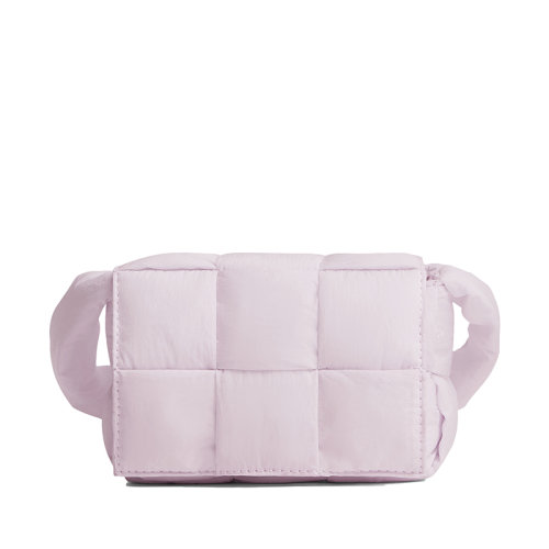 Bottega Veneta/葆蝶家 22春夏新款CASSETTE系列 男士迷你水洗幸福粉色加襯intreccio編織尼龍斜挎包691018VBO815904