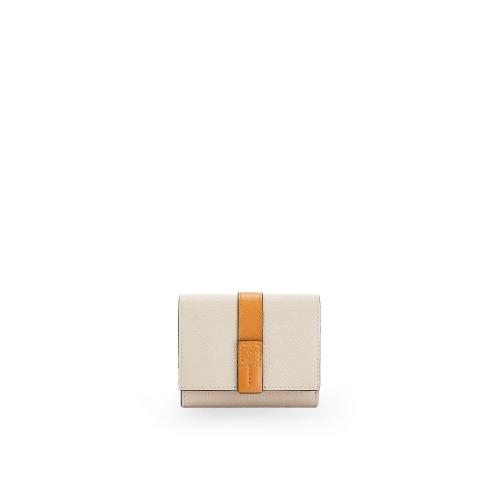  LOEWE羅意威 22年秋冬 女士 錢包 Trifold wallet in soft grained calfskin C660S26X03-2463
