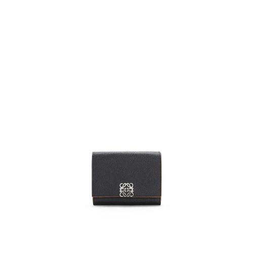  LOEWE羅意威 22年秋冬 女士 錢包 鵝卵石紋牛皮革 Anagram 三折 6 cc 錢包 C821TR2X02-1100