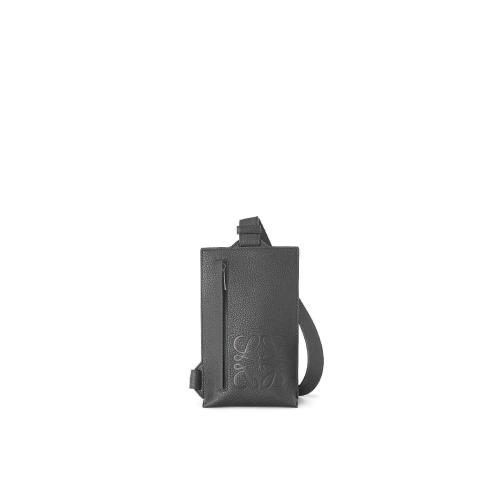  LOEWE羅意威    男士 單肩包 BRAND VERTICAL T POCKET C500P02X02-1100 預定商品1-3周發貨