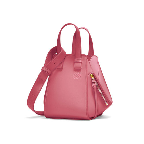 LOEWE/羅意威 22秋冬新款 Hammock系列 女士梅色緞面小牛皮外部鉤扣壓紋標志同色配件調(diào)節(jié)肩帶肩背斜挎包A538H13X02-2823