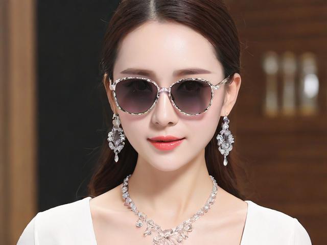 為什么水晶眼鏡店的價格會比較貴？