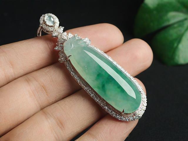 為什么翡翠比白水晶貴呢