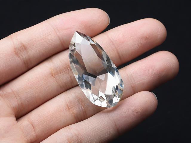水晶為什么會發黃？