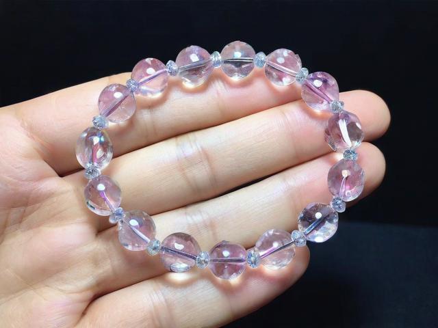 水晶為什么需要泡水？泡水對水晶有哪些好處？