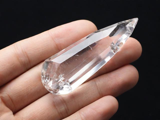 煙水晶屬于水晶嗎？為什么？詳細解釋煙水晶的特點和分類