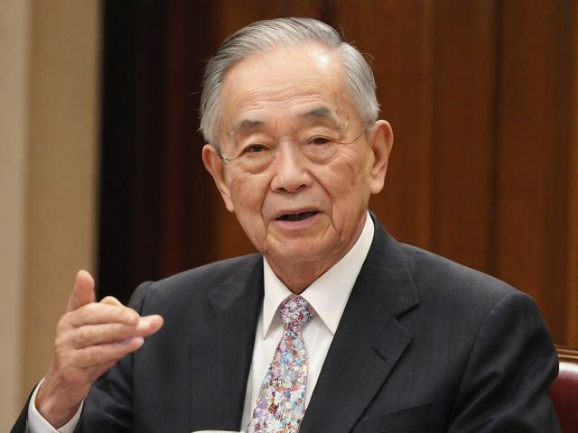 邵逸夫?yàn)槭裁捶潘В刻剿魃垡莘驗(yàn)楹卧谏斑x擇將大量財(cái)富投資于水晶產(chǎn)業(yè)