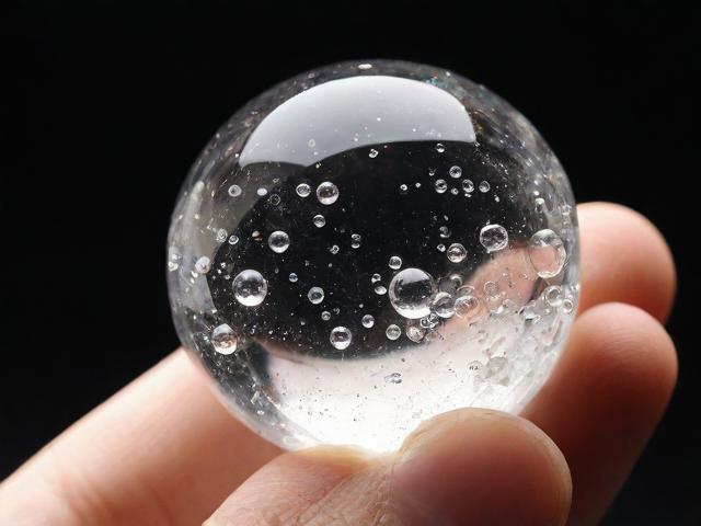 為什么水晶內部有氣泡？
