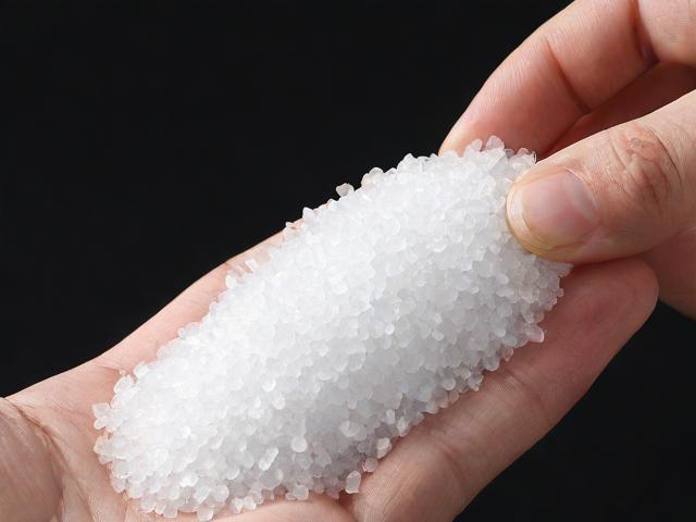 為什么在制作水晶時要加鹽水？