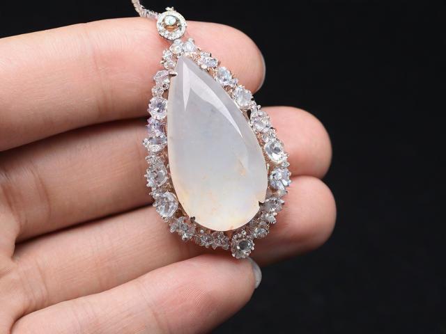 白石英下面為什么有水晶