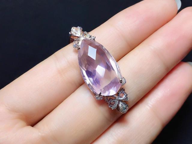 喜來樂為什么帶水晶：探究水晶在喜來樂中的作用和意義