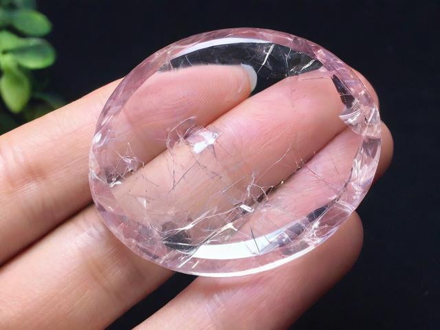為什么馬粉水晶容易出現裂紋？